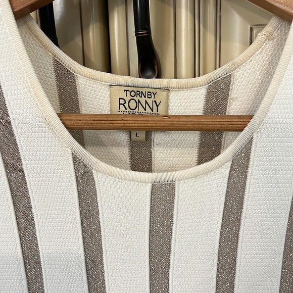 Torn by Ronny Kobo L - Picture 2 of 4